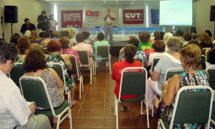 Professores aposentados do Ceará participam de encontro nacional