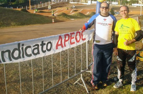 Sindicato APEOC no Campeonato Brasileiro de BMX 2012 com dois professores atletas