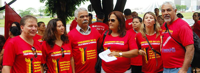 APEOC participa de mobilização junto com CNTE em Brasília