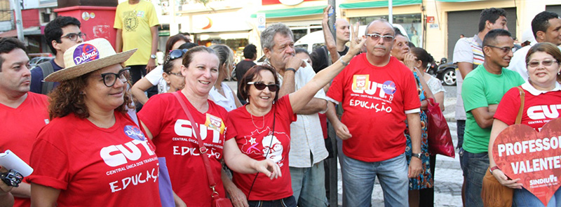 Ato Unificado da Educação mobilizou a categoria na Praça do Ferreira