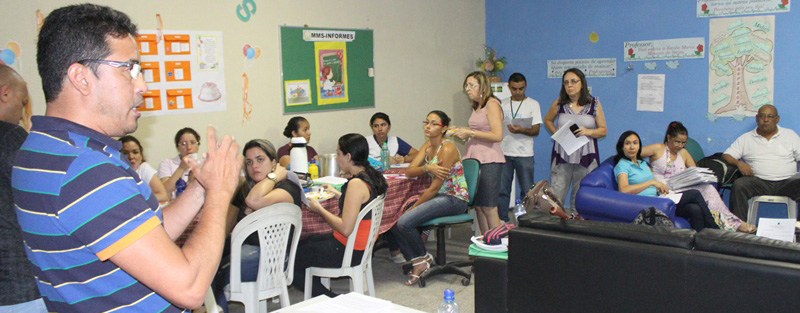 Escola Maria Menezes de Serpa recebe visita do Sindicato APEOC