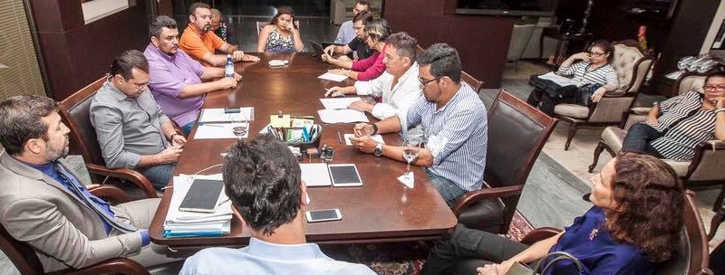 Sindicato APEOC tem audiência com governador Camilo Santana