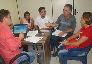 Sindicato APEOC recebe comissão municipal de Itaiçaba