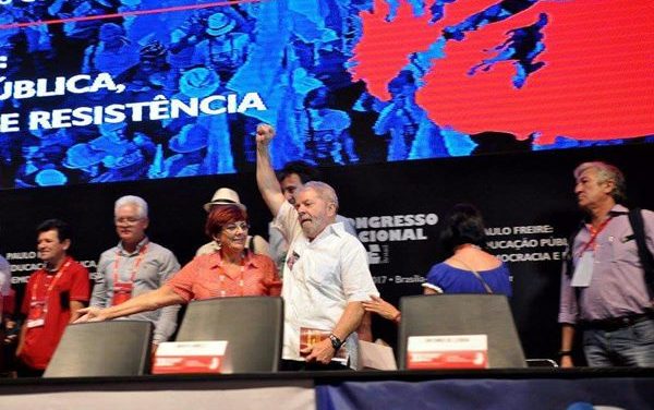 Lula participa da abertura do 33° Congresso Nacional da CNTE
