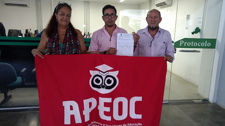 Sindicato APEOC entrega Plano de Lutas e cobra audiência com secretário da Educação e governador