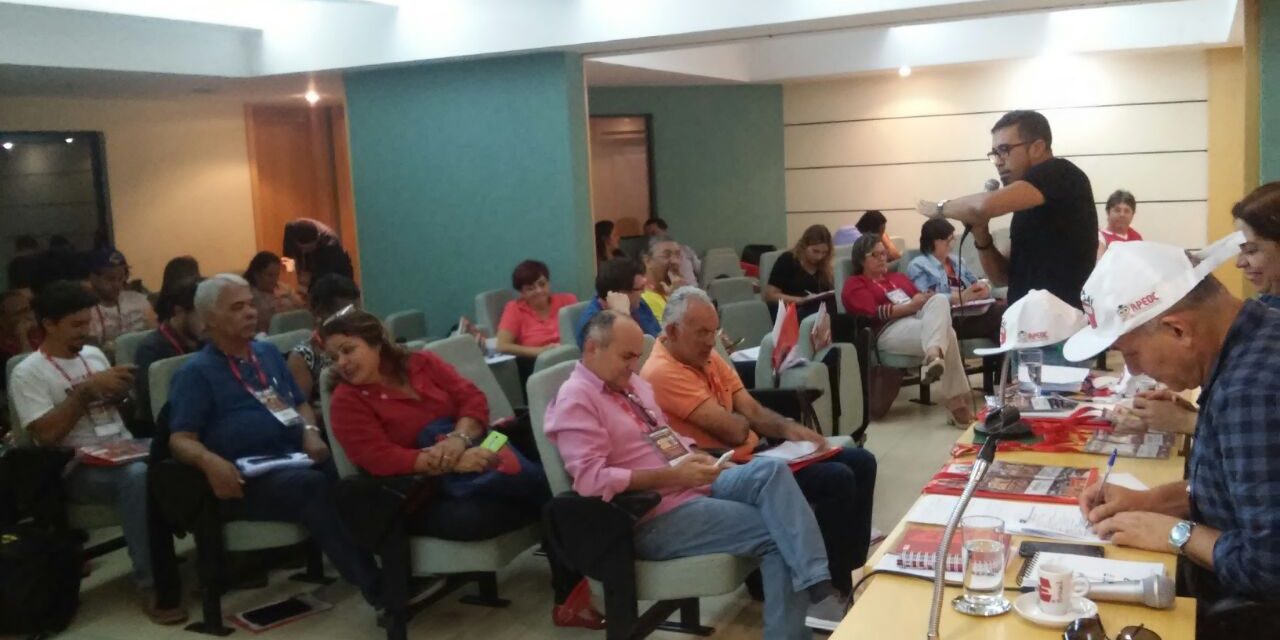 Sindicato APEOC participa de reunião do Comando Nacional da CNTE
