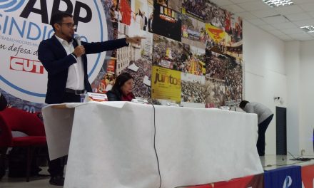 Protagonismo na luta: Sindicato APEOC apresenta proposta do Novo Fundeb em encontro da CNTE