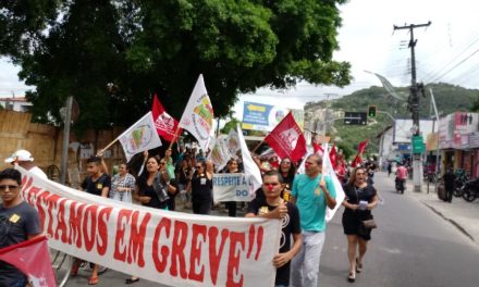 Itaitinga: Professores aprovam greve por tempo indeterminado