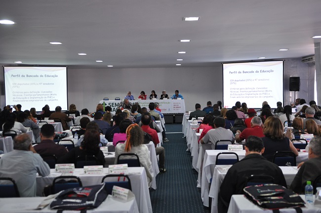 Sindicato APEOC participa de seminário sobre Privatização e Mercantilização da Educação no Brasil