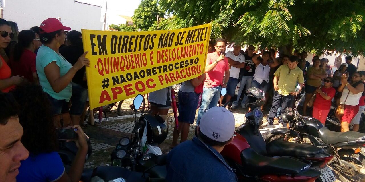 Paracuru: Sindicato APEOC promove manifestação contra descaso da Prefeitura