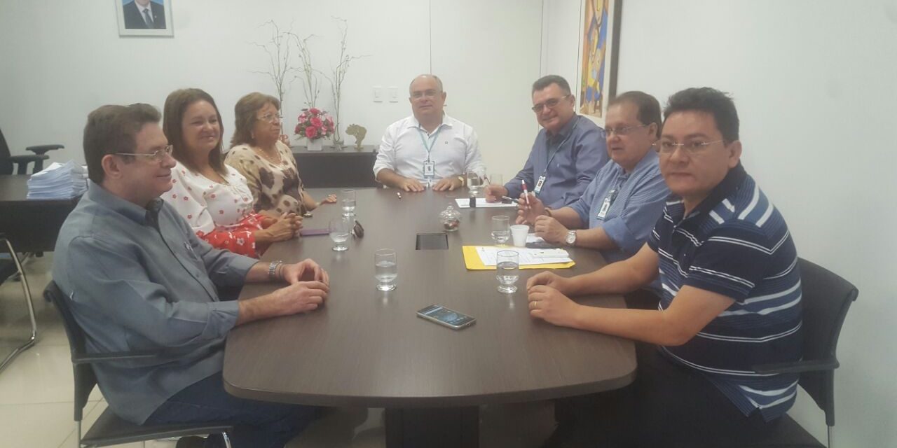 Fortaleza: Dirigentes do Sindicato APEOC participam de reunião no IPM