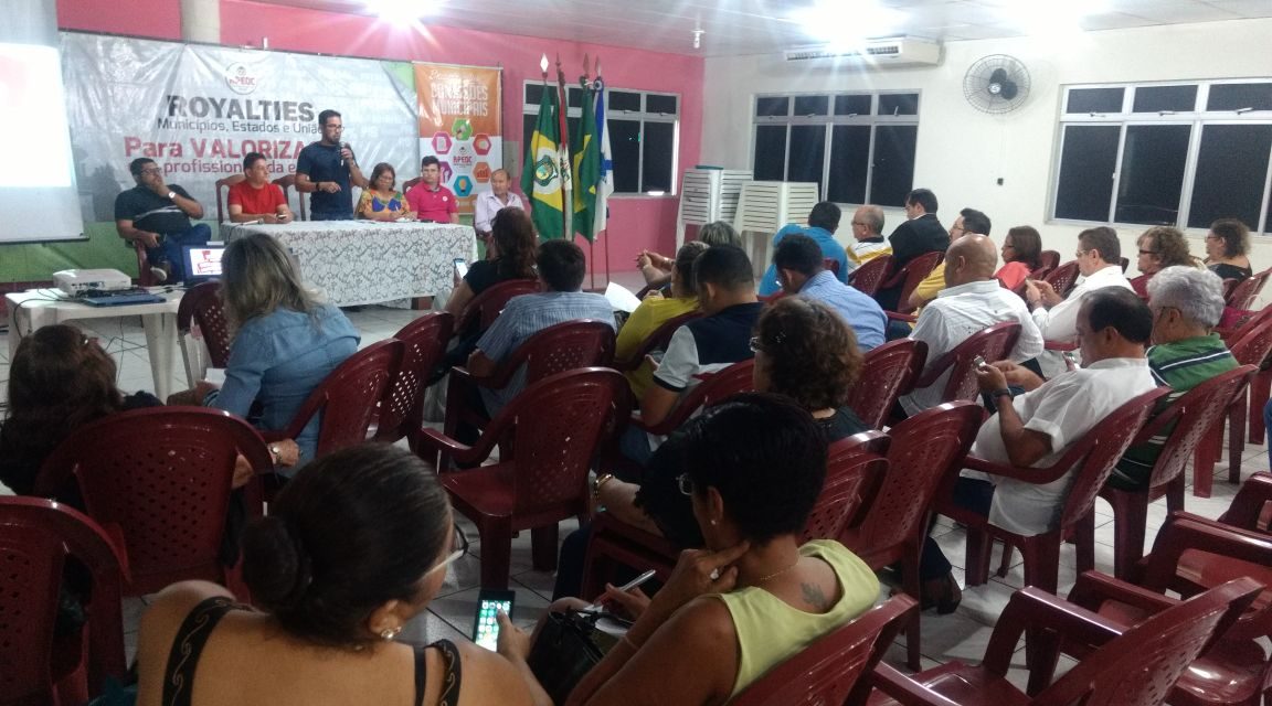 Direção Estadual do Sindicato APEOC se reúne em Fortaleza