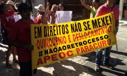 Paracuru: Sindicato APEOC realiza protestos e exige pagamento de quinquênio