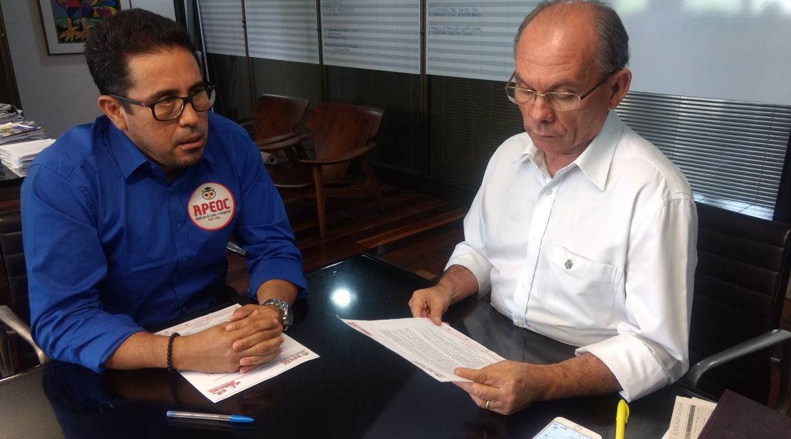 Sindicato APEOC entrega Carta ao Governador cobrando efetivação de conquistas