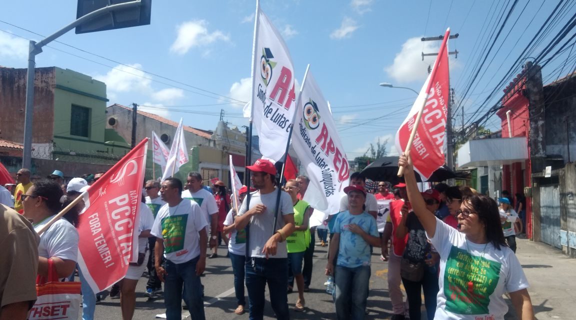 Dia Nacional de Luta no Ceará leva multidão às ruas
