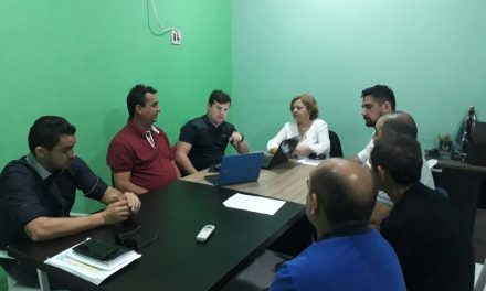 Jaguaruana: Após pressão do Sindicato APEOC, Prefeitura paga salários atrasados