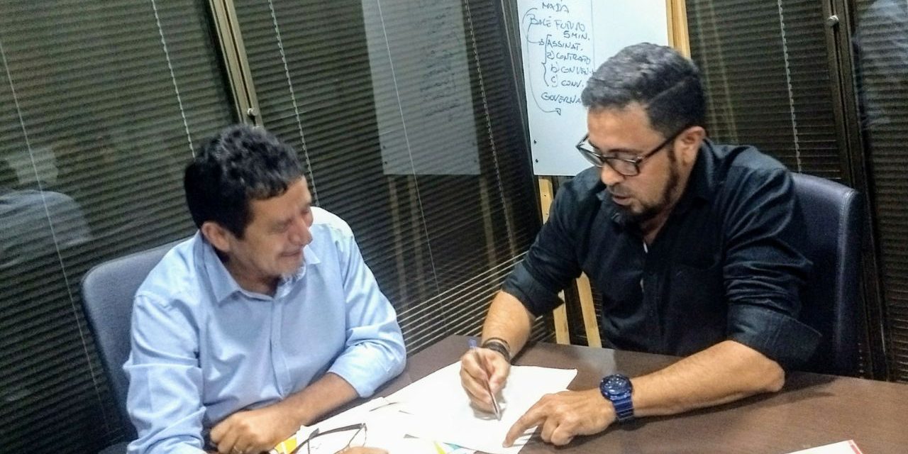 Anizio Melo faz plantão no Palácio da Abolição e cobra reajuste salarial