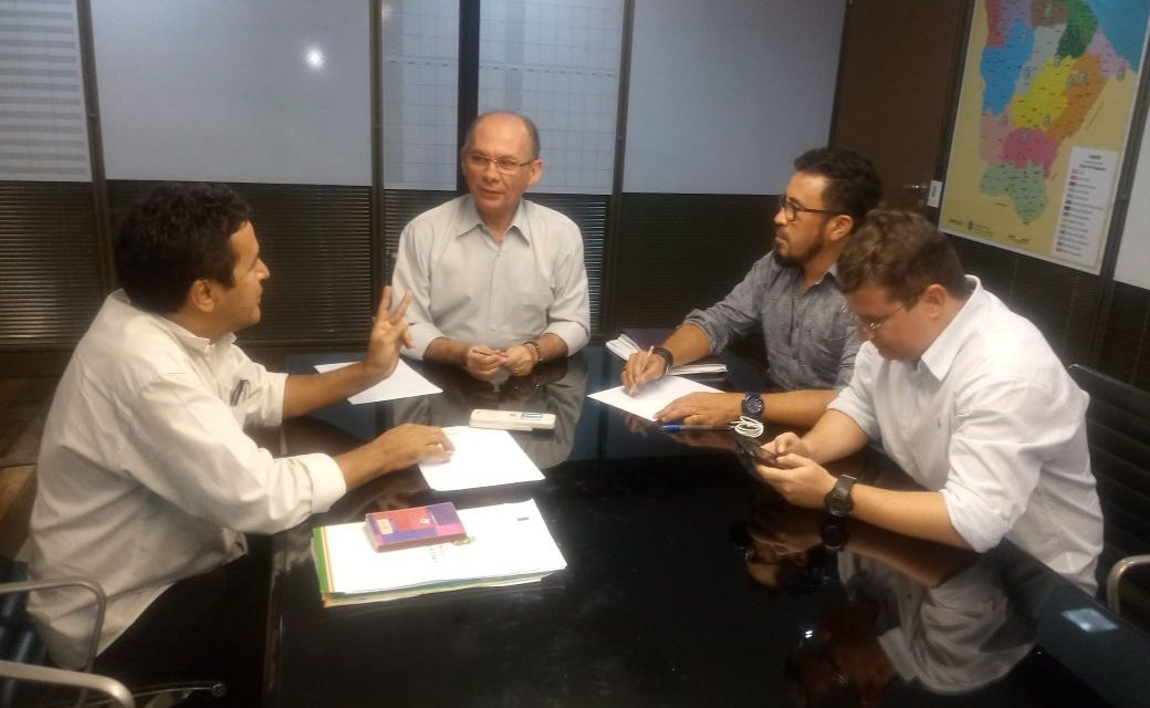 Anizio vai ao Palácio da Abolição e exige reajuste diferenciado já!