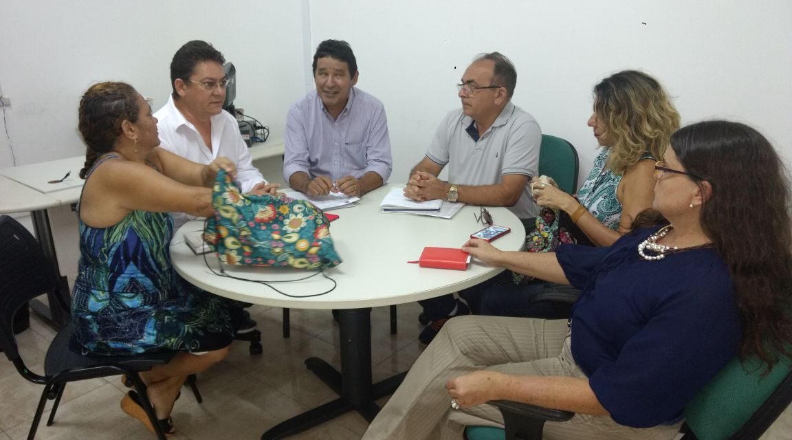 Sindicato APEOC cobram celeridade do projeto da ampliação de carga horária