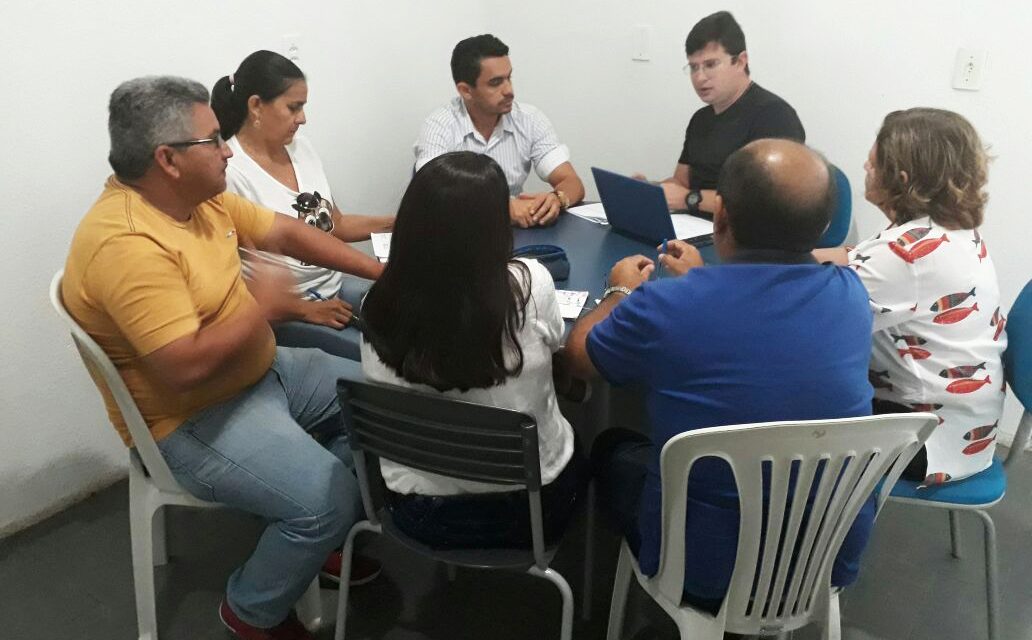 Jaguaruana: APEOC participa de reunião com secretário de Educação e planeja ações