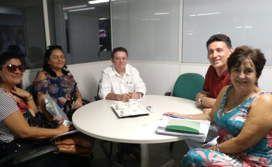 Horizonte: APEOC participa de audiência com secretário de Educação