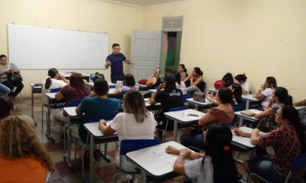 Icó: Anizio Melo participa de reunião com professores
