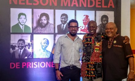 APEOC participa de solenidade de abertura da exposição sobre Nelson Mandela