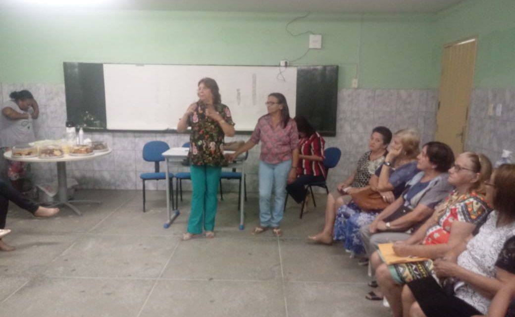 Solonópole: Professora Penha se reúne com profissionais da Educação ativos e aposentados