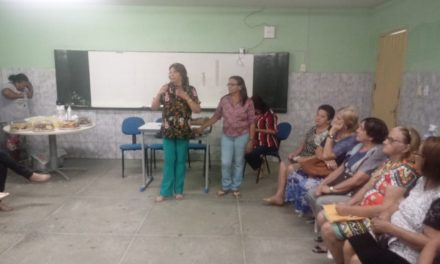 Solonópole: Professora Penha se reúne com profissionais da Educação ativos e aposentados