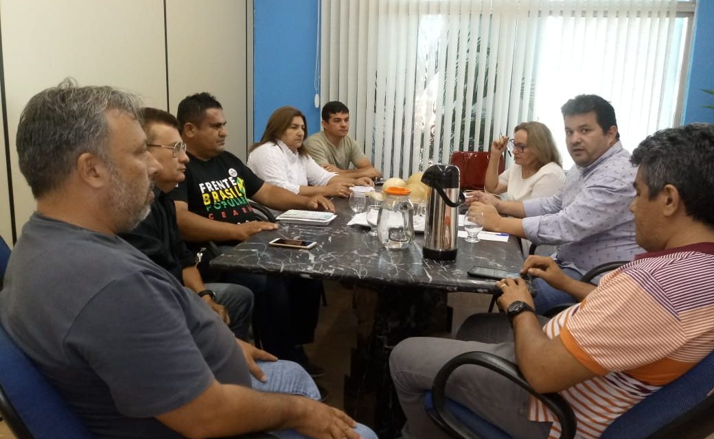 TAUÁ: Sindicato APEOC se reúne com Prefeitura para tratar de pautas da categoria