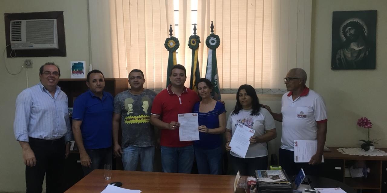 Santana do Cariri: Sindicato APEOC entrega Pauta de Reivindicações a gestores municipais