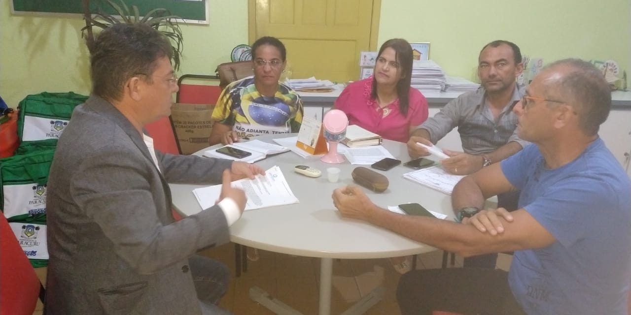 Paracuru: APEOC cobra reajuste de pós-graduados e quiquênios em audiência com prefeitura