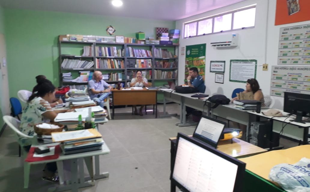 Fortim: Sindicato APEOC participa de encontro para avaliação de desempenho dos professores