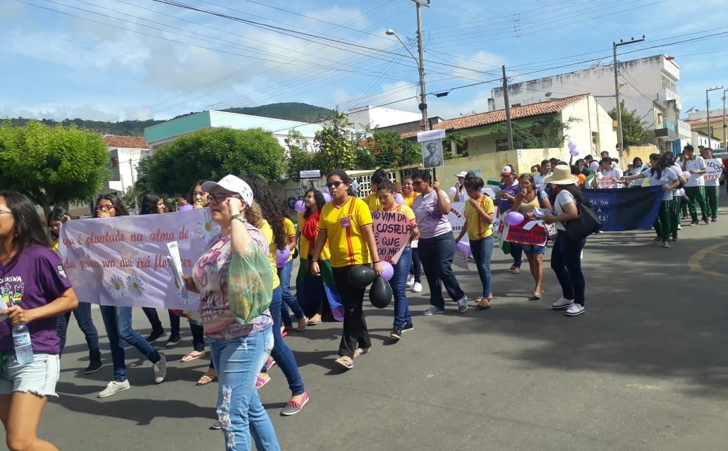 Ipu: APEOC realiza manifestação contra DEFORMA da Previdência e contra violência nas escolas