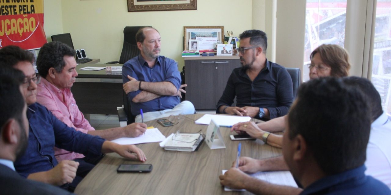 SOBRAL: APEOC RECEBE PREFEITO PARA DISCUTIR FINANCIAMENTO DA EDUCAÇÃO
