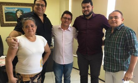 APEOC DISCUTE AMPLIAÇÃO DEFINITIVA EM REUNIÃO COM COMISSÃO DE PROFESSORES