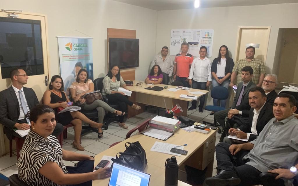 CAUCAIA: APEOC DISCUTE CAMPANHA SALARIAL 2020 COM PREFEITURA