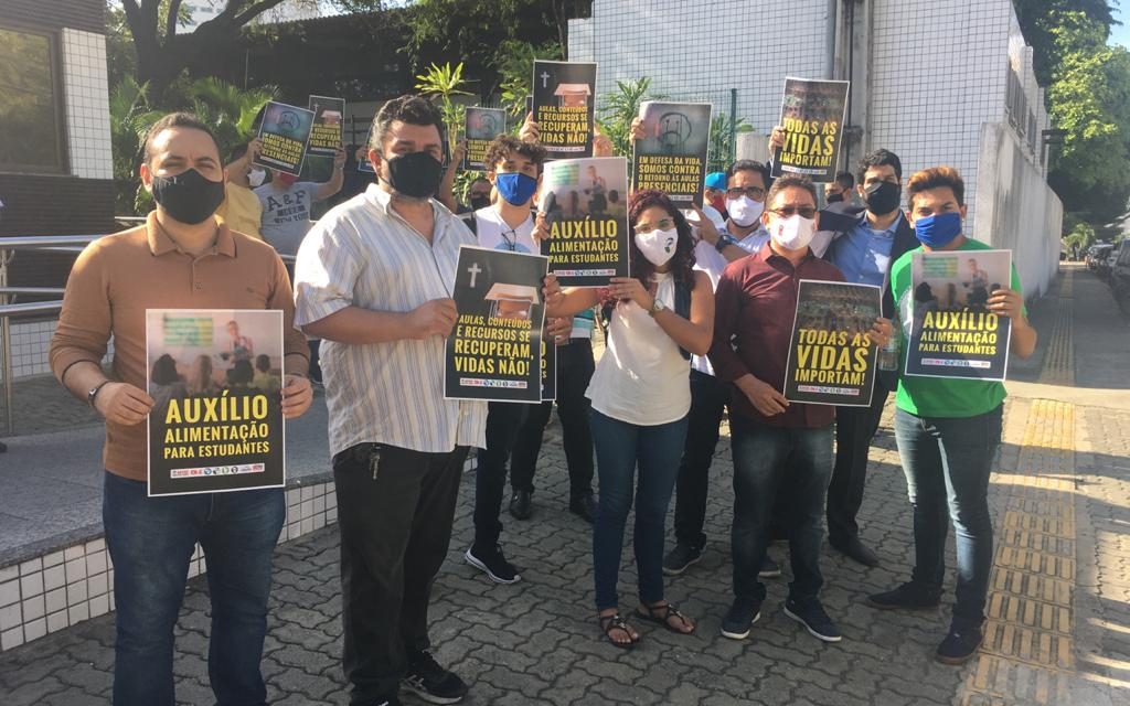 APEOC, CNTE, FRENTE N/NE E ENTIDADES ESTUDANTIS PROTOCOLAM OFÍCIO CONTRA O RETORNO ÀS AULAS PRESENCIAIS