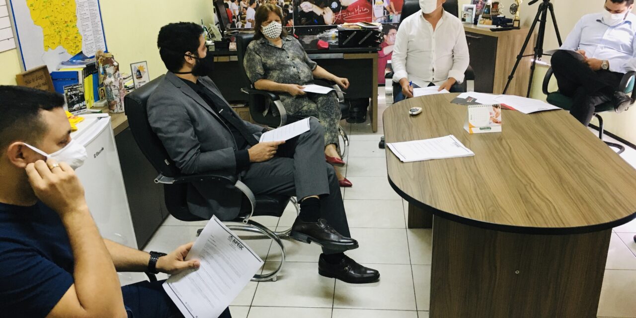 PLANTÃO DA EDUCAÇÃO: DIRETORES REUNIDOS PARA TRATAR DA FISCALIZAÇÃO DAS ESCOLAS