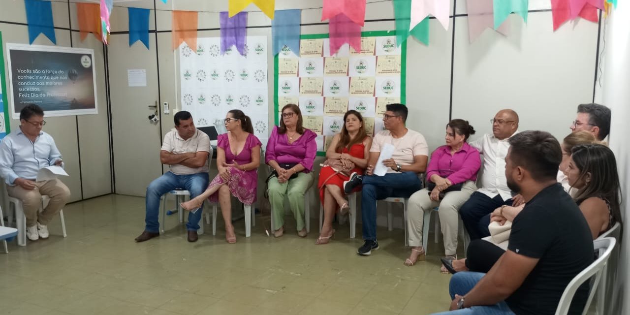 BOA VIAGEM: APEOC DISCUTE APLICABILIDADE DO PRECATÓRIO DO FUNDEF EM REUNIÃO TÉCNICA COM PREFEITURA