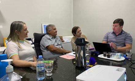 JAGUARUANA: APEOC E PREFEITURA DISCUTEM E ENCAMINHAM PCCR
