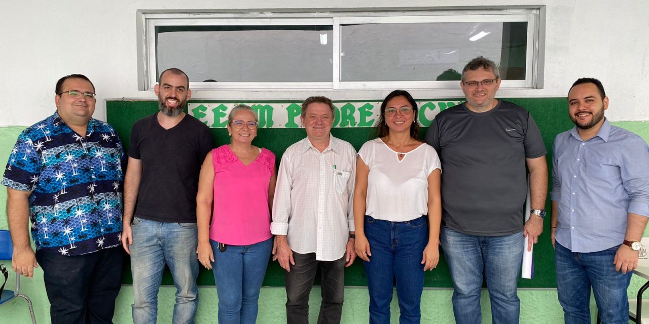 APEOC SE REÚNE COM DIRETORA E PROFESSORES/AS DA ESCOLA PADRE ROCHA PELA MANUTENÇÃO DE TURMA DO EJA