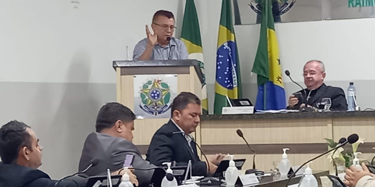 MORRINHOS: APEOC USA A TRIBUNA DA CÂMARA MUNICIPAL PARA DEFENDER OS RECURSOS DA EDUCAÇÃO E ABERTURA DE NEGOCIAÇÃO COM A PREFEITURA