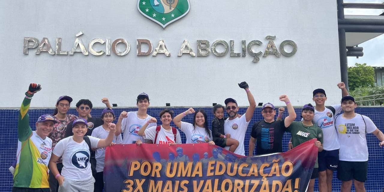 IV BICICLETADA DA EDUCAÇÃO REÚNE EDUCADORES, SERVIDORES, ESTUDANTES E PAIS E COBRA DO GOVERNO AVANÇOS NA NEGOCIAÇÃO
