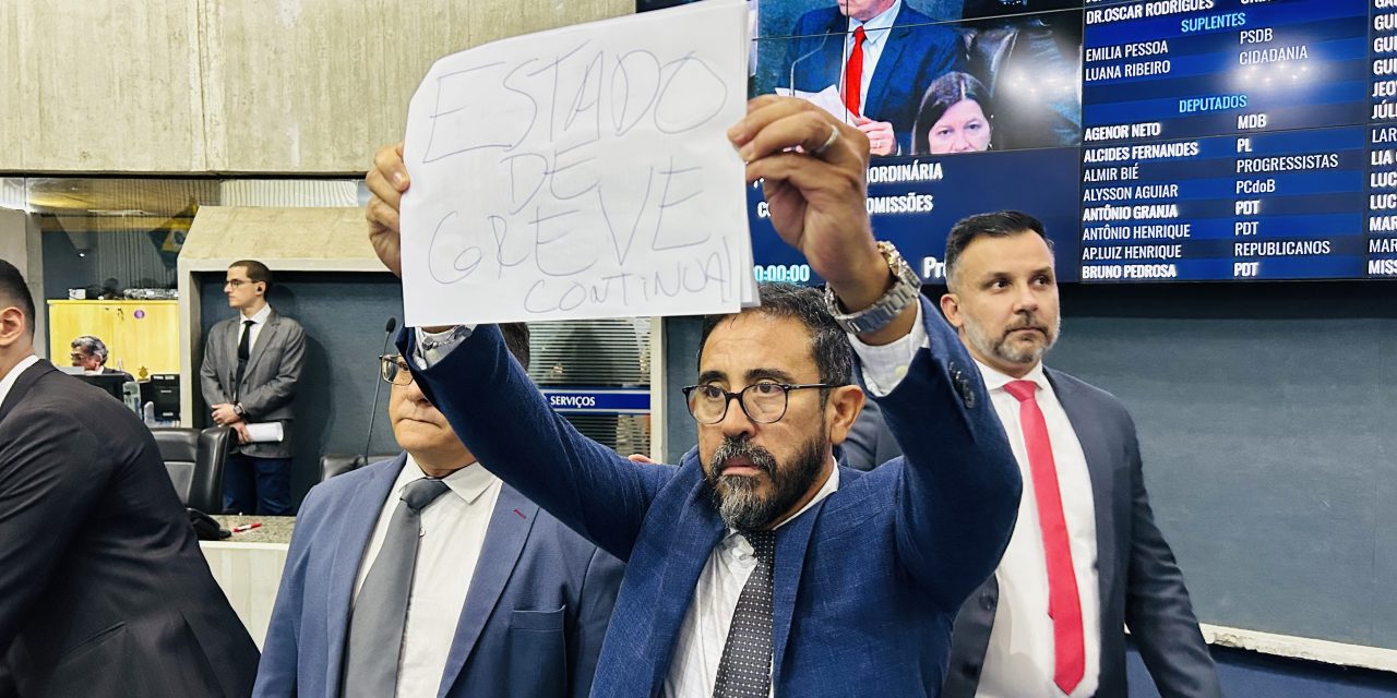 ESTADO DE GREVE CONTINUA: GOVERNADOR, A CULPA É SUA. REAJUSTE FAKE NÃO DÁ!
