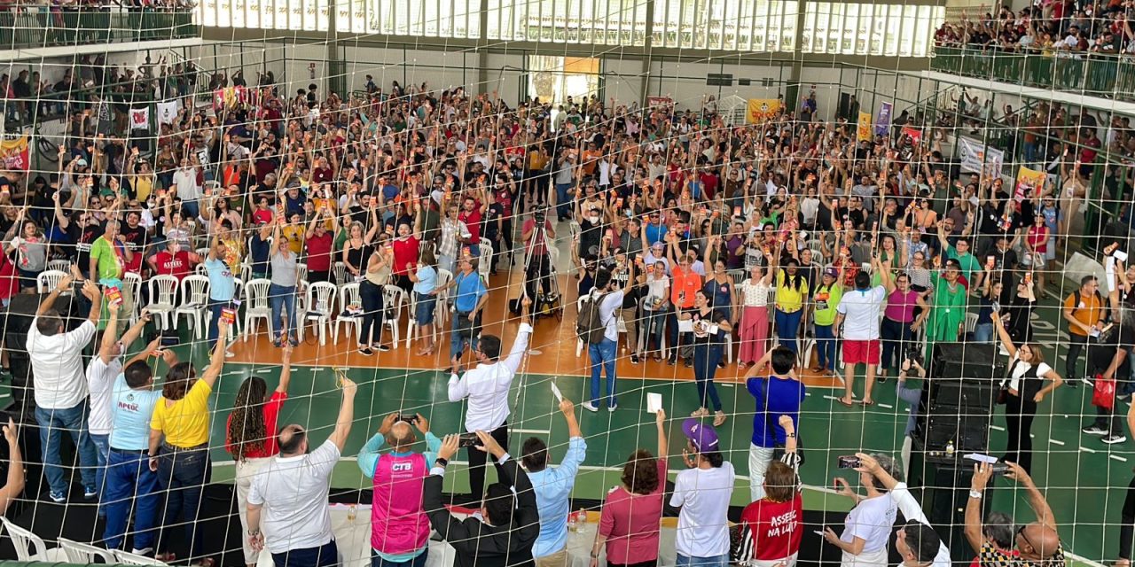 INDICATIVO DE GREVE É APROVADO EM ASSEMBLEIA GERAL: GOVERNADOR, A CULPA É SUA!