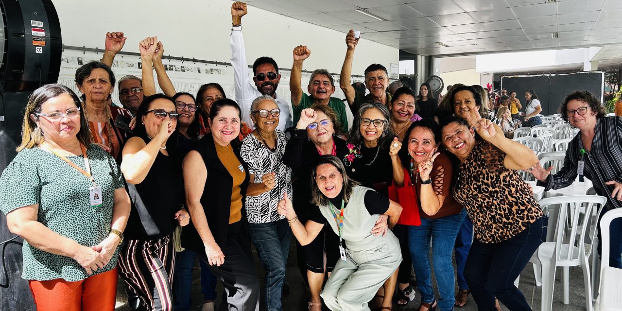 FUNCIONÁRIOS(AS) DA EDUCAÇÃO COMEMORAM A APROVAÇÃO DO PLANO DE CARGOS E CARREIRA, UMA VITÓRIA HISTÓRICA