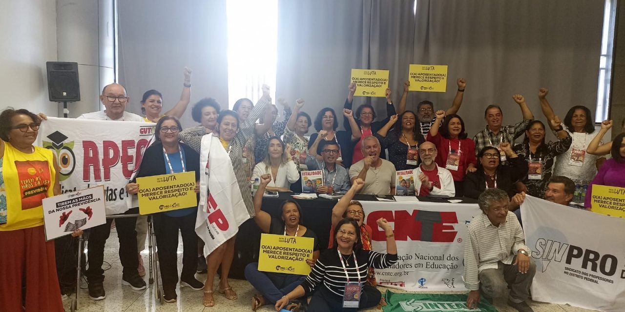 SINDICATO APEOC MARCA PRESENÇA EM EVENTO NACIONAL DA CNTE SOBRE A DEFESA DOS DIREITOS DOS APOSENTADOS NA EDUCAÇÃO