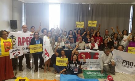 SINDICATO APEOC MARCA PRESENÇA EM EVENTO NACIONAL DA CNTE SOBRE A DEFESA DOS DIREITOS DOS APOSENTADOS NA EDUCAÇÃO