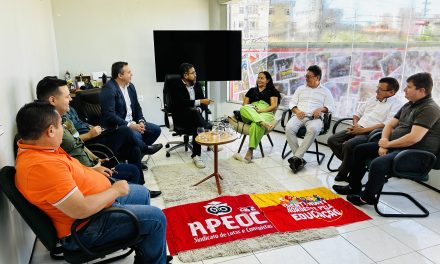 ARNEIROZ: COMISSÃO MUNICIPAL SE REÚNE COM PRESIDENTE ESTADUAL DA APEOC E DISCUTE HONORÁRIOS ADVOCATÍCIOS DO PRECATÓRIO DO FUNDEF
